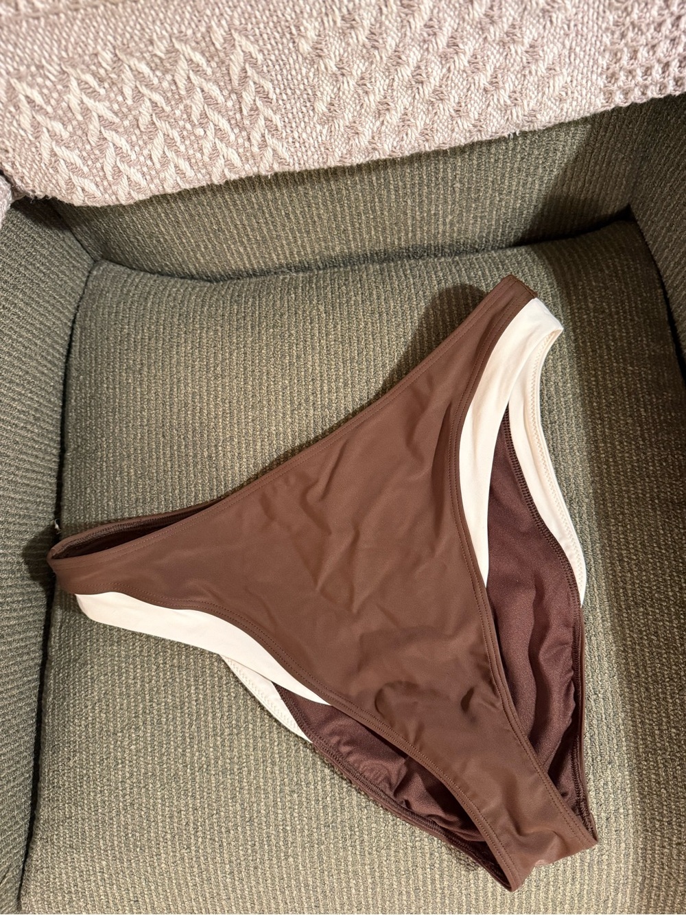 Two-Tone Underwire Bra in Brown and Cream - Picture 3 of 6